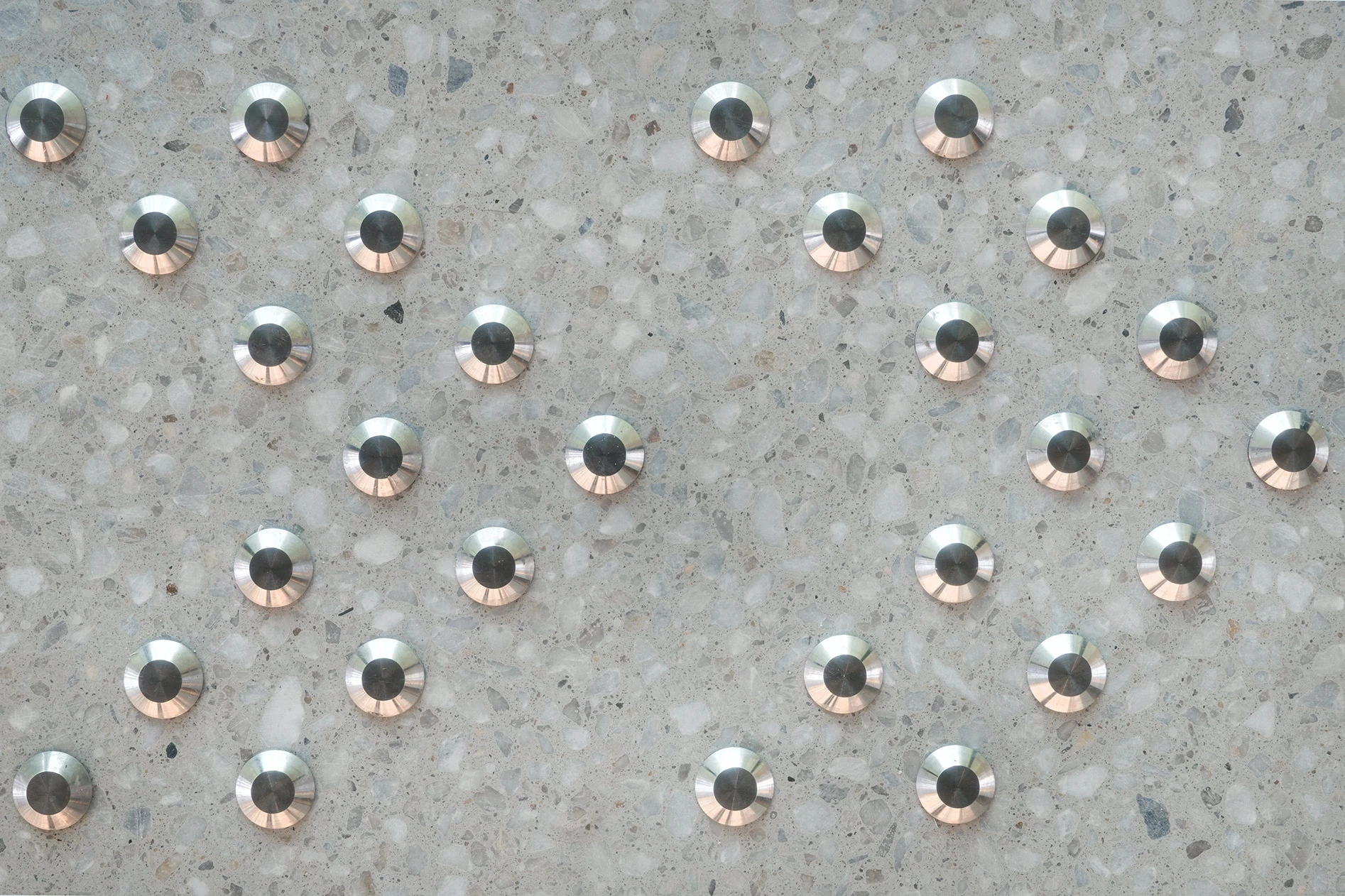 Architektur, Berlin, Futurium, Leitsystem, Metallnoppen, Sichtestrich