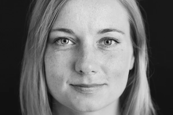 Portrait, Frau, blond, Schwarz-Weiß